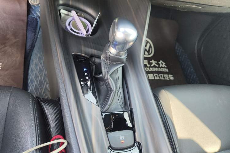 Used Toyota IZOA 2018 2.0L Yichi Version China VI Standard
