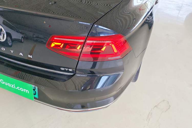 Used Volkswagen Magotan GTE Plug-in Hybrid 2020 GTE Luxury Model Right Rear Taillight