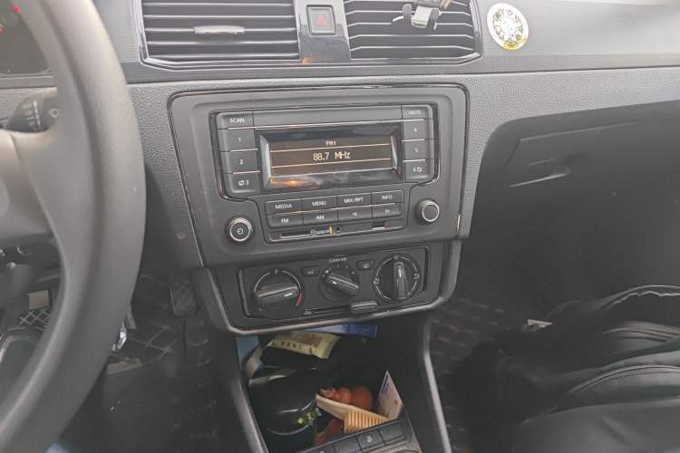 Used Volkswagen Santana 2021 1.5L Manual Fashion Edition Audio And AC Panel