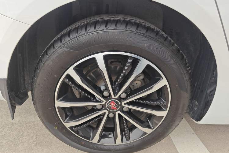 Used Roewe i5 2020 1.5L Automatic 4G Connect Luxury Flagship Edition
