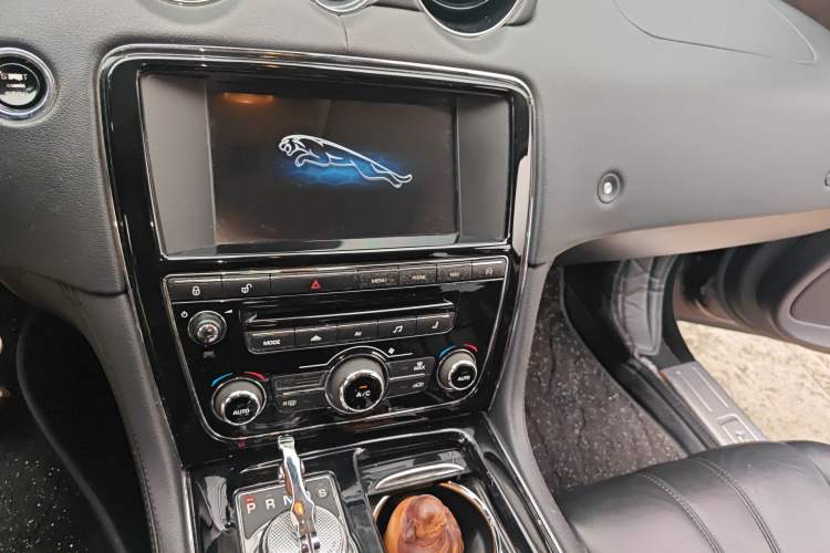 Used Jaguar XJ 2014 XJL 3.0 SC Two-Wheel-Drive Panoramic Business Edition
