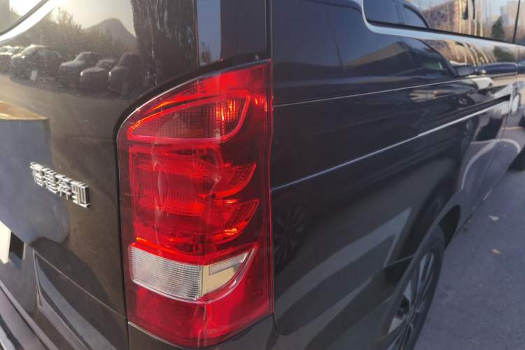 Used Mercedes-Benz Vito 2023 2.0T Business Version 7 Seats Exterior 6