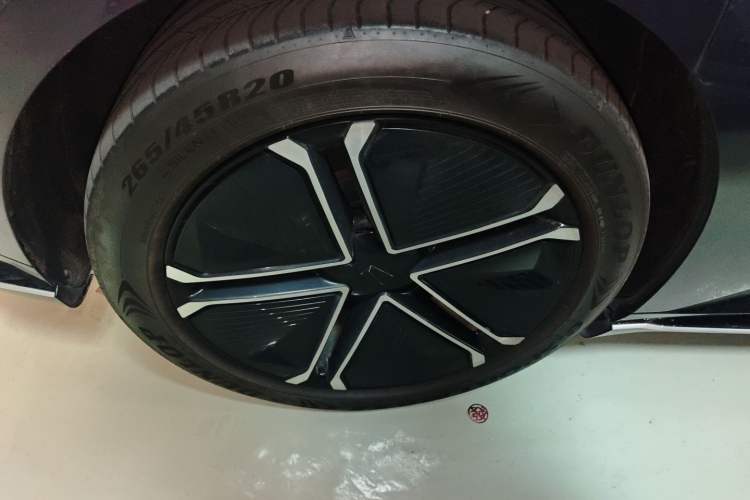 Used Avatr 12 2023 650 Three-Laser Four-Wheel Drive Performance Edition Right Rear Wheel Hub