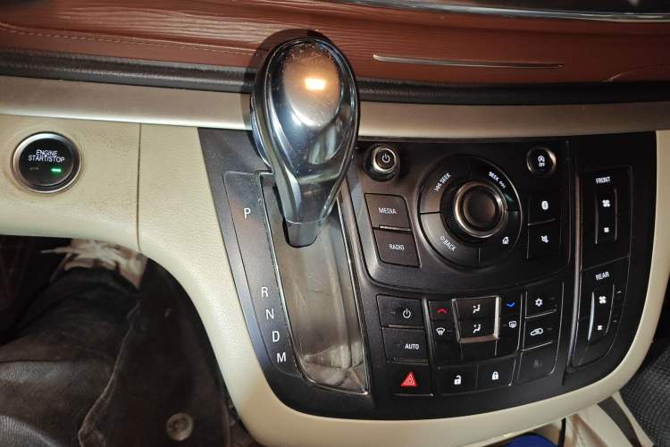 Used Buick GL8 2018 28T Luxury Model China VI Standard
