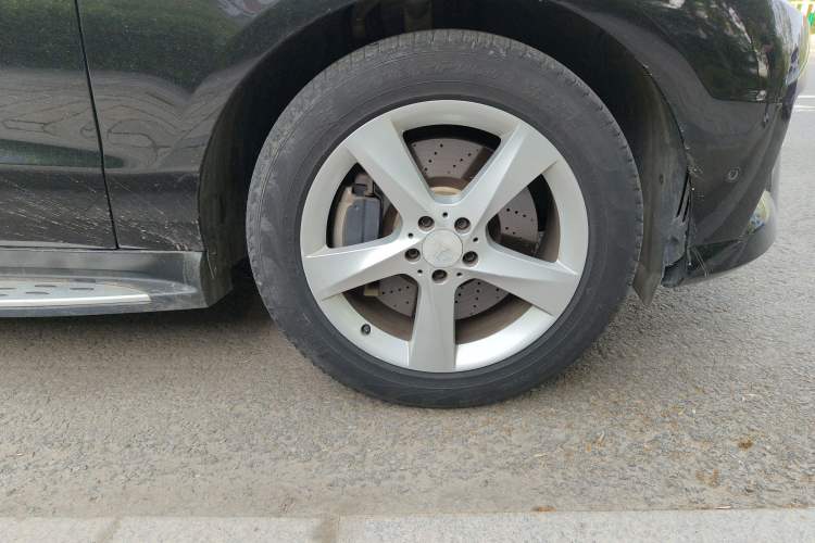 Used Mercedes-Benz M-Class 2012 ML 350 Sport Edition Right Front Wheel Hub