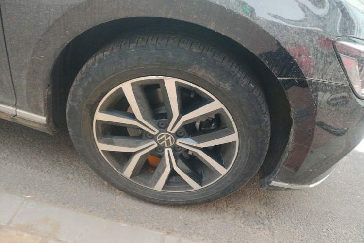 Used Volkswagen Magotan 2020 330TSI DSG Leading Model Right Front Wheel Hub