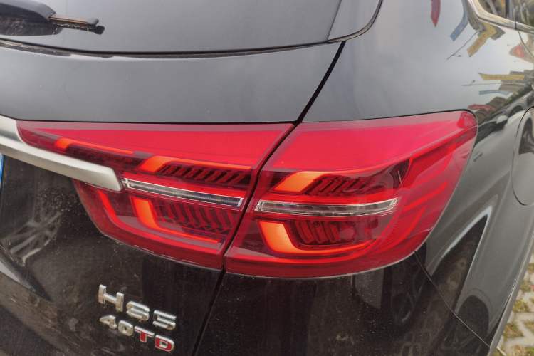 Used Hongqi HS5 2022 Facelifted Version 2.0T Smart Connect Flagship All-Wheel-Drive Edition Right Rear Taillight