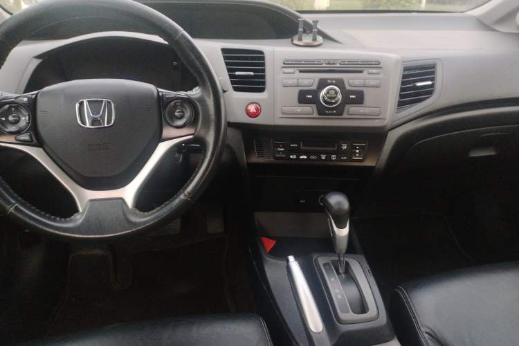 Used Honda Civic 2012 1.8L automatic luxury edition Center Console