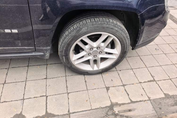 Used Jeep Compass 2012 2.4L Four-Wheel Drive Urban Edition Right Front Wheel Hub