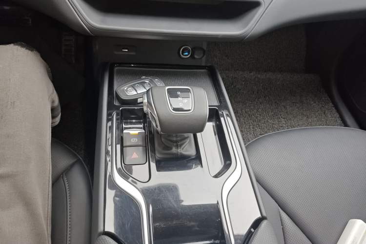 Used Hongqi E-QM5 2022 431 km Charge & Enjoy Edition Gear Lever