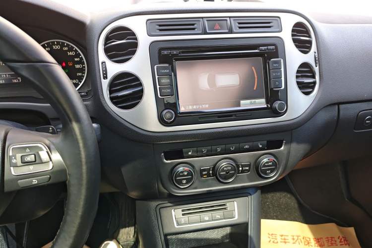 Used Volkswagen Tiguan 2013 2.0 TSI Automatic All-Wheel-Drive Flagship Edition Audio And AC Panel