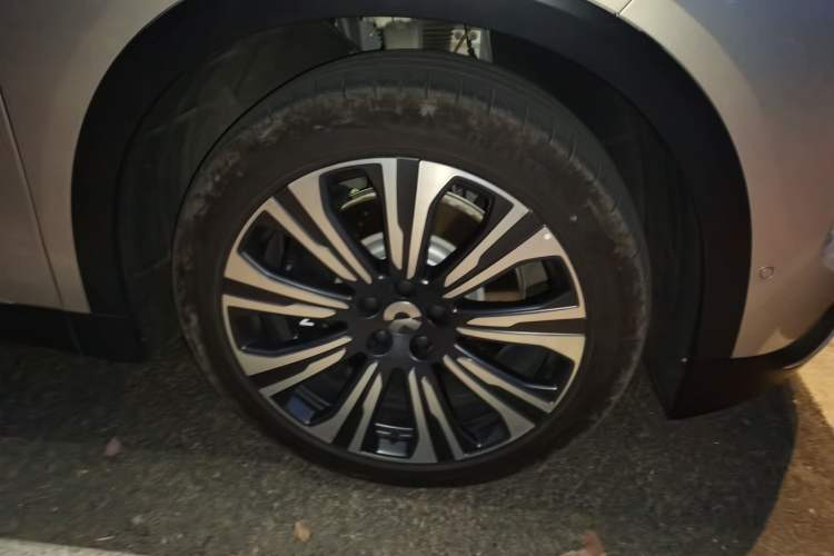 Used Nio ES8 2024 75 kWh Executive Edition
