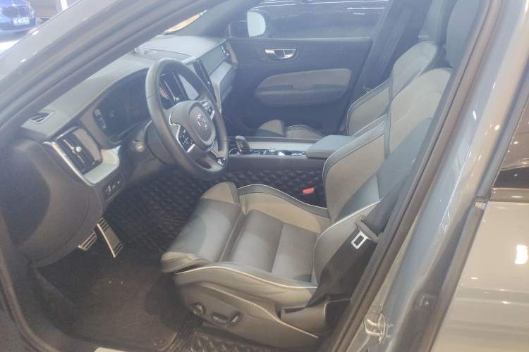 Used Volvo XC60 New Energy 2022 T8 Plug-in Hybrid All-Wheel Drive Zhiyuan Sport Edition