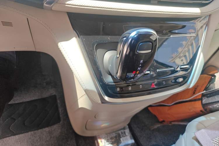 Used Buick GL8 2023 ES Lu Zun Deluxe Model
