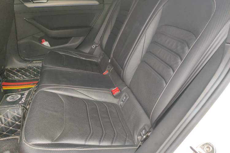 Used Volkswagen FAW-Volkswagen CC 2019 330TSI Glamour Edition China VI Interior 4