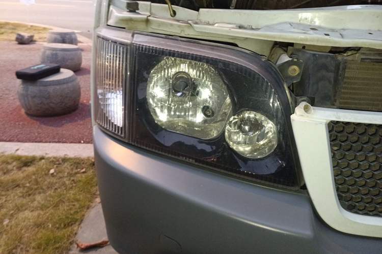 Used Ford Classic Transit 2013 2.8T Diesel Logistics Model with Short Wheelbase and Mid-Roof JX493ZLQ4