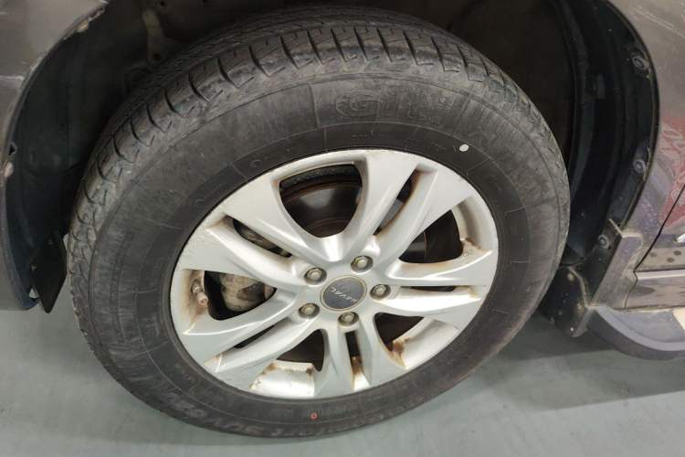 Used Haval H6 2014 Upgraded Model 1.5T Manual Two-Wheel Drive Elite Version Left Front Wheel Hub