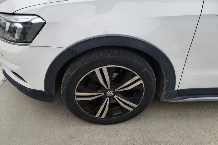 Used Volkswagen Cross Lavida 2016 230TSI DSG Luxury Edition
