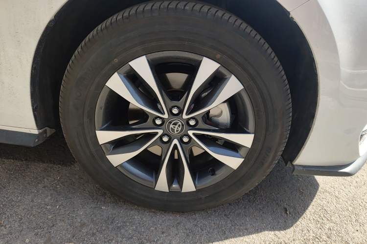Used Toyota Granvia 2024 2.5L Hybrid Prestige PLUS Four-Wheel Drive Version Right Front Wheel Hub