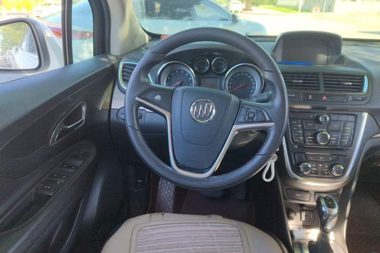 Used Buick Encore 2015 1.4T Automatic Two-Wheel Drive Urban Leading Model Steering Wheel