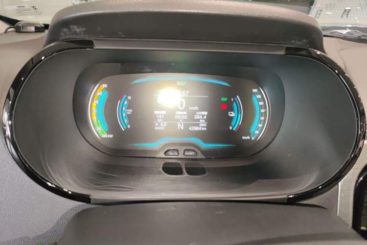 Used Chery Little Ant 2022 Revised Version Sweet Pink Edition Half-Sugar Version Lithium Iron Phosphate 30.7 kWh 30 kW 301 km