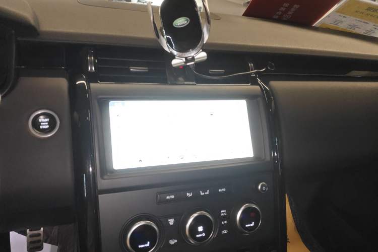 Used Land Rover Discovery 2020 3.0 SC V6 SE Audio And AC Panel