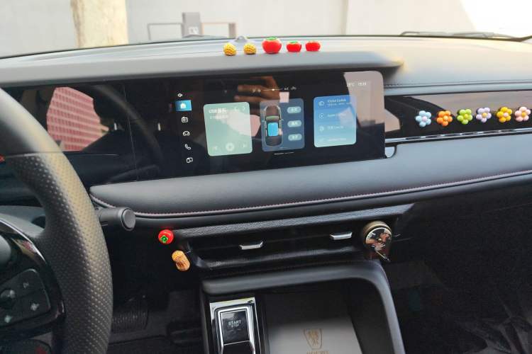 Used Roewe i5 2023 1.5L CVT Luxury Edition Audio And AC Panel