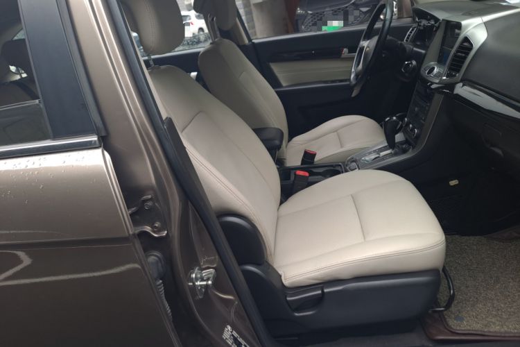 Used Chevrolet Captiva 2015 2.4L 4x4 Flagship Edition 7-Seater
