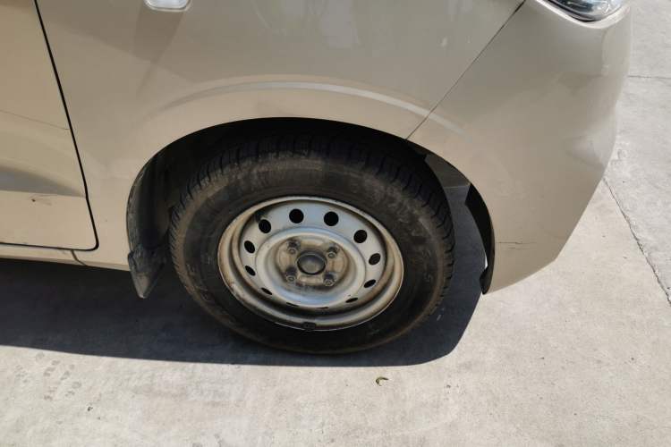 Used Wuling Hongguang V 2022 1.5L Jingqu Version Hydraulic Power Steering LAR Right Front Wheel Hub