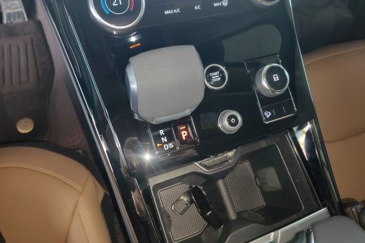 Used Land Rover Range Rover Sport 2023 400PS Dynamic SE
