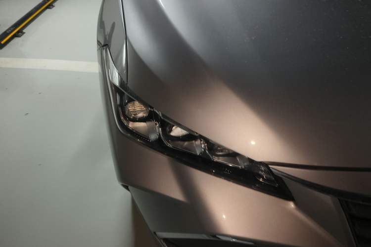 Used Toyota Avalon 2022 2.0L Luxury Edition Right Front Headlight