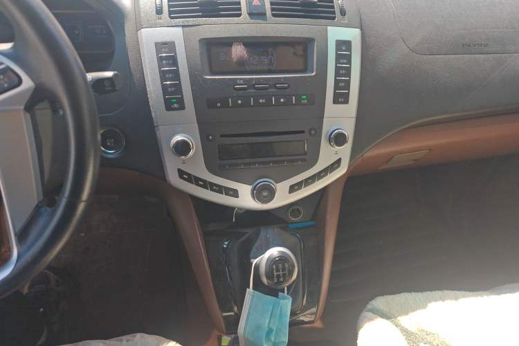 Used BYD S6 2014 2.0L Manual Luxury 5-Seater Audio And AC Panel