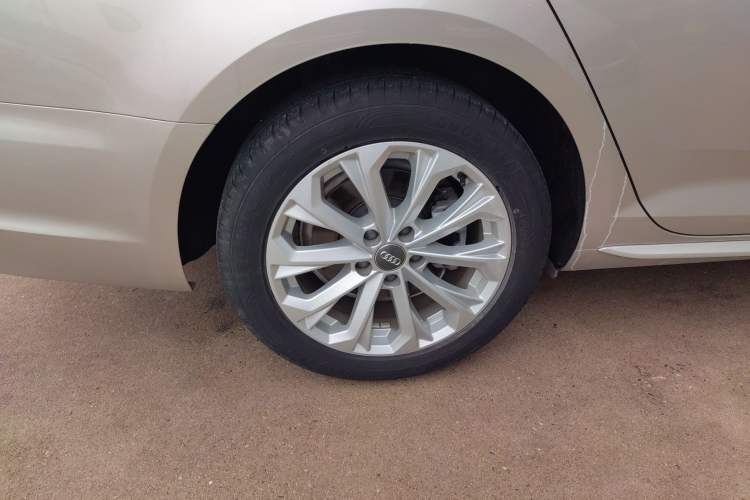 Used Audi A4L 2019 40 TFSI Ambition China VI Right Rear Wheel Hub