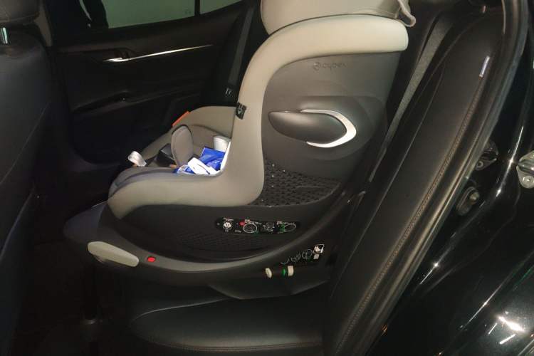 Used Toyota Camry 2021 2.0G Luxury Edition
