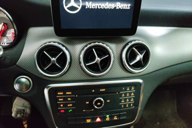 Used Mercedes-Benz GLA 2016 GLA 200 Fashion Model Audio And AC Panel