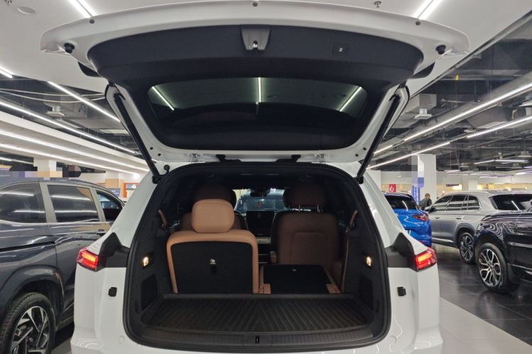 Used ONVO Luxeed L90 2025 Model—Ultra Six-Seater Version
