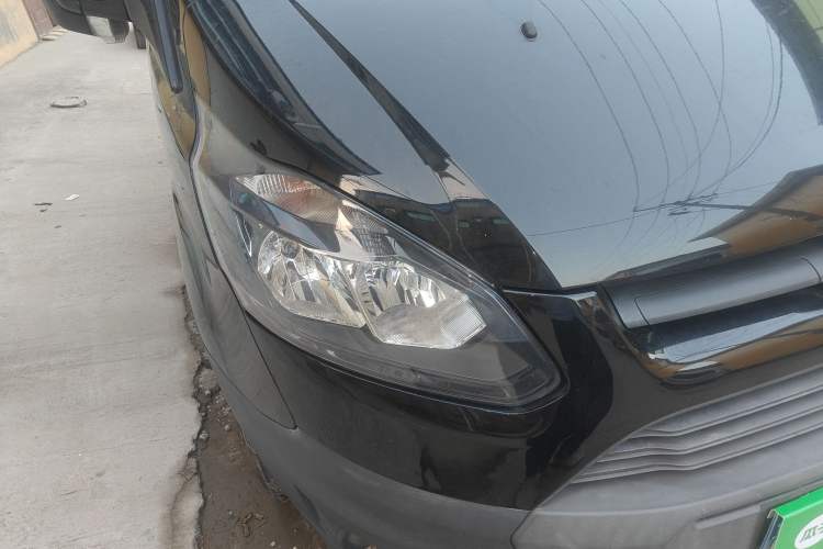 Used Ford Transit 2019 2.0T Diesel Multi-Purpose Commercial Vehicle Short Wheelbase Low Roof 6-Seater China VI Standard
