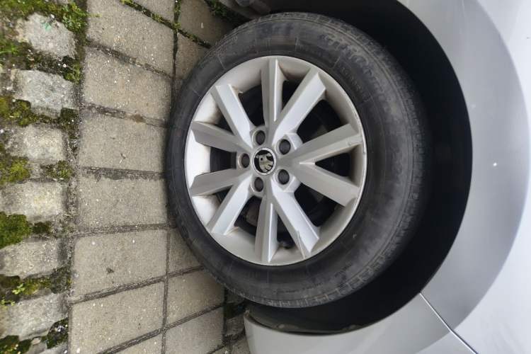 Used Skoda Rapid 2015 1.6L Automatic Smart Selection Model