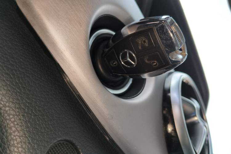 Used Mercedes-Benz GLK-Class 2013 GLK 300 4MATIC Dynamic Sunroof Model