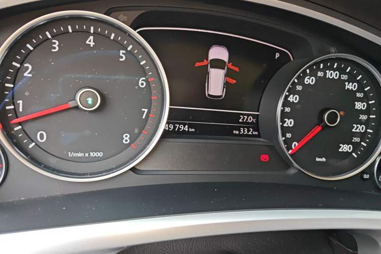 Used Volkswagen Touareg 2011 3.0 TSI Luxury Edition Odometer Close Up