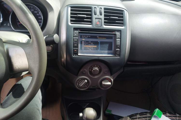 Used Nissan Sunny 2011 1.5XL CVT Luxury Edition Audio And AC Panel