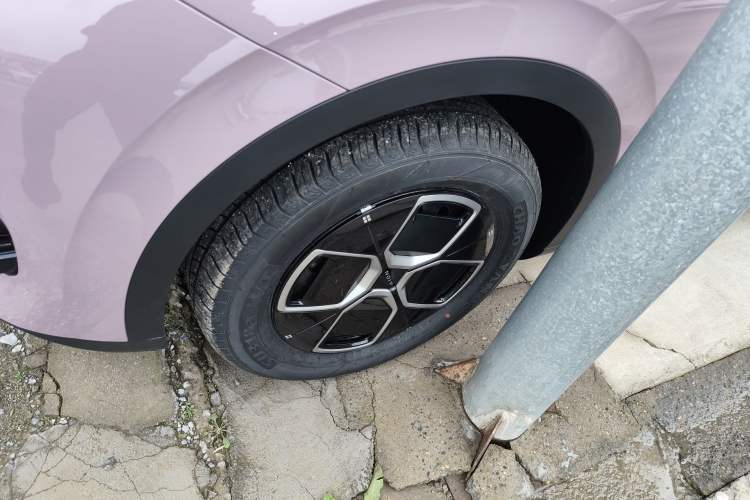 Used AION UT 2025 330 Starlight Edition Left Front Wheel Hub