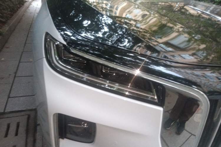 Used Hongqi H9 2022 2.0T Smart Connect Flagship Edition Right Front Headlight