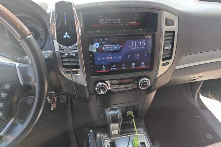 Used Mitsubishi Pajero 2020 3.0L Automatic Prestige Off-Road Edition Audio And AC Panel