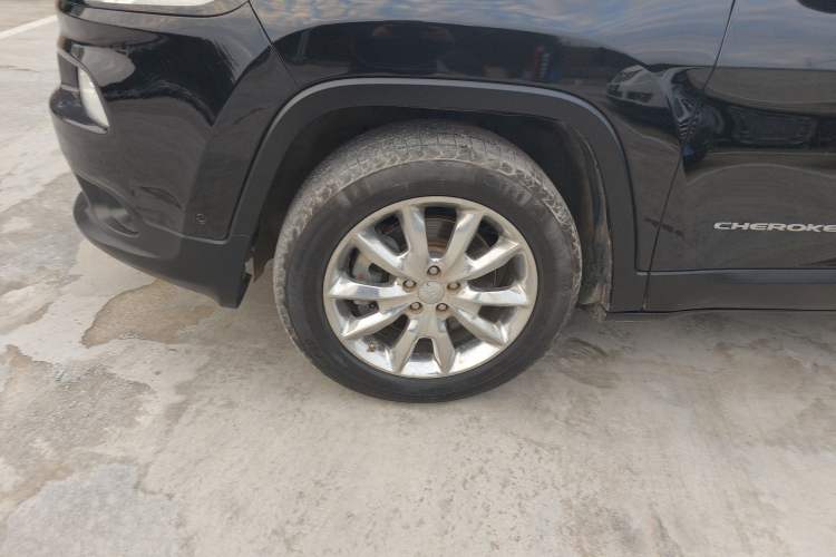 Used Jeep Cherokee 2016 2.4L Superior Edition
