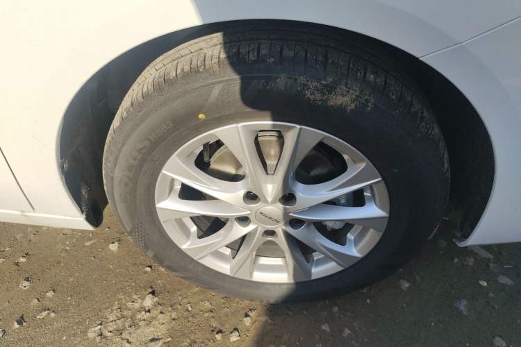 Used Roewe i5 2026 Model 1.5L Manual Comfort Version Right Front Wheel Hub