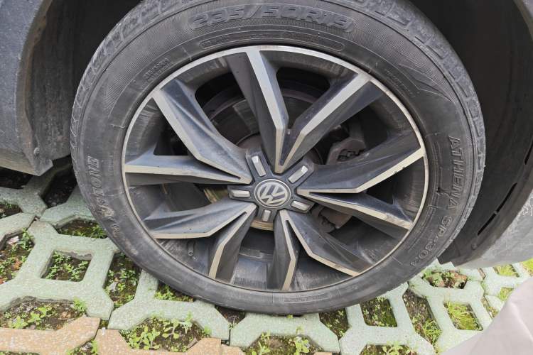 Used Volkswagen Tiguan L 2019 330TSI Automatic Two-Wheel Drive Smart Luxury Version China V Emission Standard