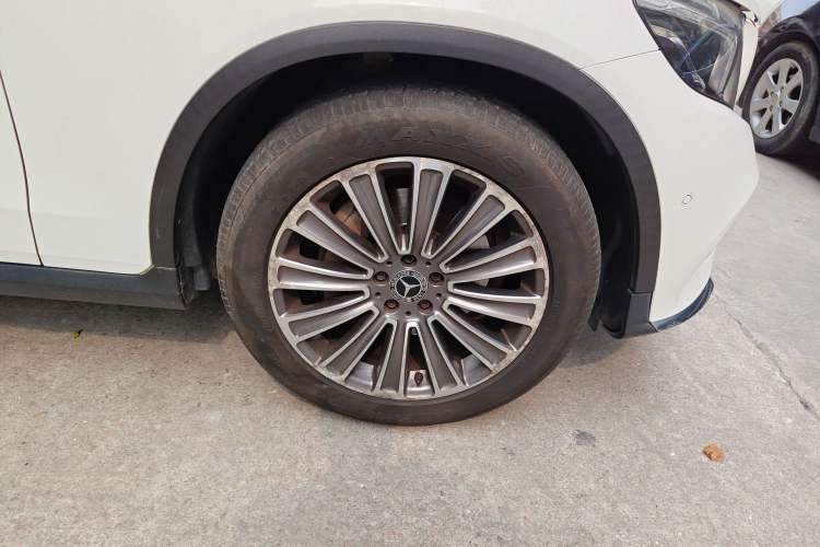 Used Mercedes-Benz GLC 2017 GLC 260 4MATIC Dynamic Edition Right Front Wheel Hub