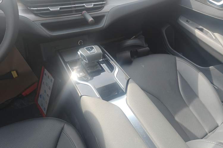 Used Hongqi E-QM5 2022 431 km Charge & Enjoy Edition Gear Lever