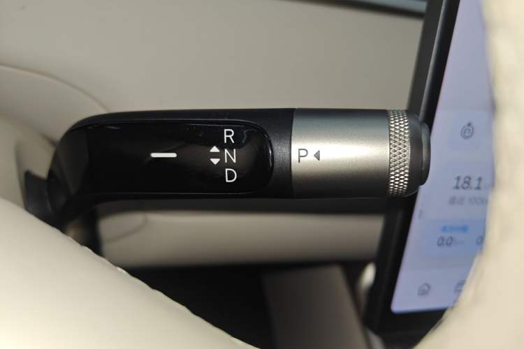 Used ONVO Luxeed L90 2025 Model—Ultra Six-Seater Version